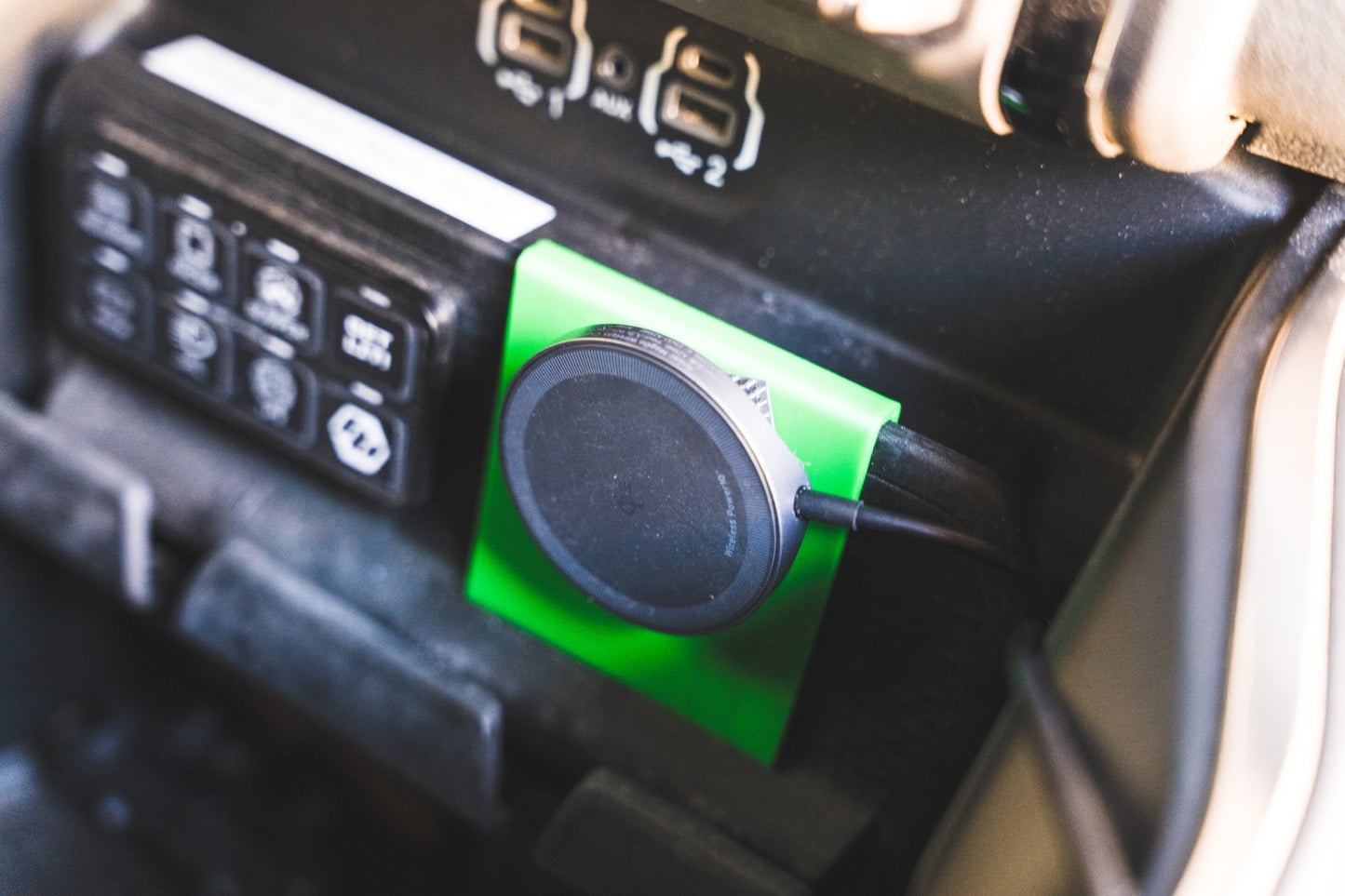 Ram Center Console Qi2 / Qi2.2 Wireless Charging Adapter Plate